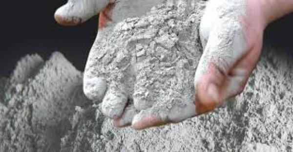 انفراد: حجز أطنان من "الإسمنت الفاسد" بمستودع تابع لمشروع سكني ضخم والحادث يستنفر الجهات الوصية